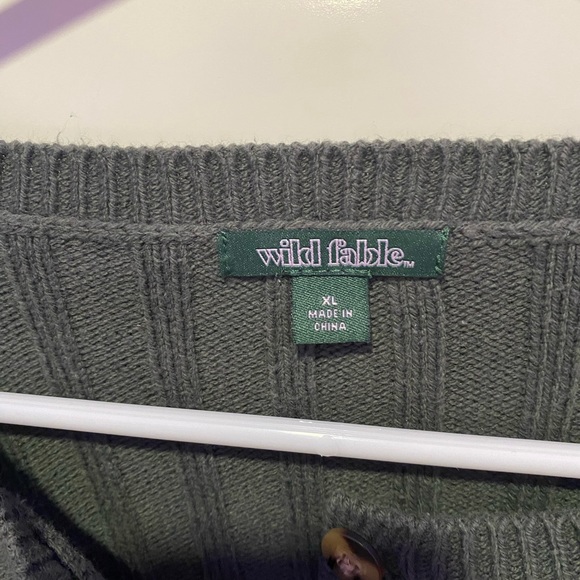 Cropped Cable Knit Sweater - Picture 2 of 3